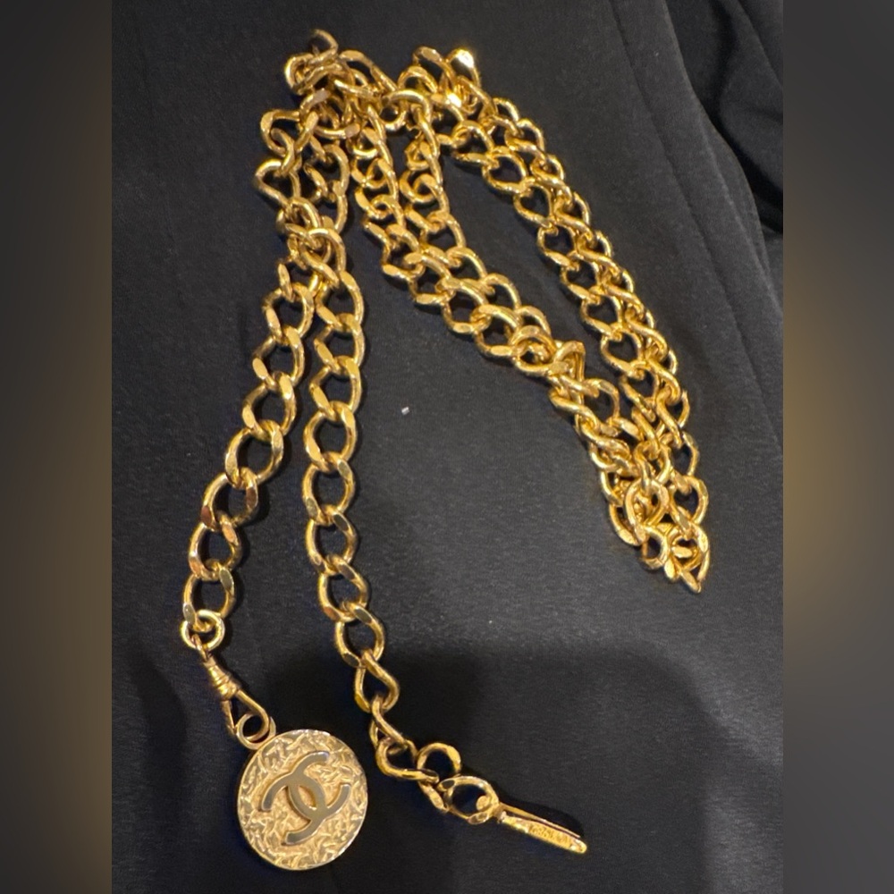 CHANEL 19982 Gold Chain Belt with CC Medallion -38” (can also wear as Necklace)